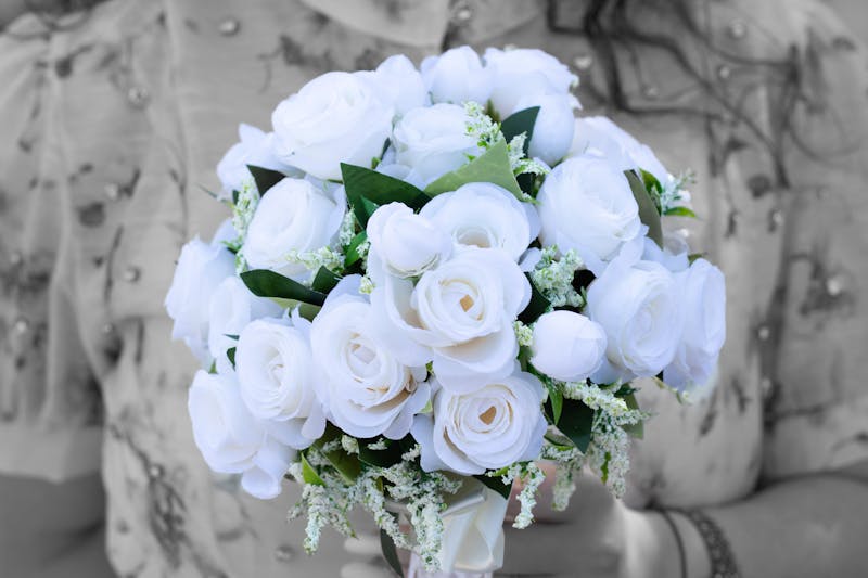 Bouquet de mariée blanc roses pivoines interflora mariage
