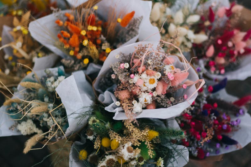 Bouquet de fleurs printanières colorées